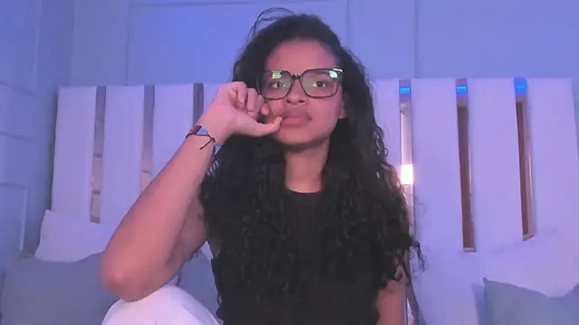 estefa rose online show from July 11, 2026, 7:36 pm