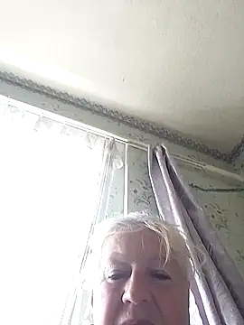 EmmaSwan555 online show from June 25, 2026, 1:27 pm