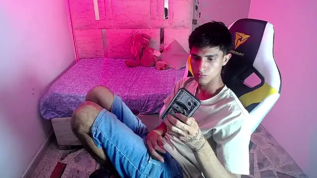 AUSTIN BOYY online show from June 26, 2026, 9:42 pm