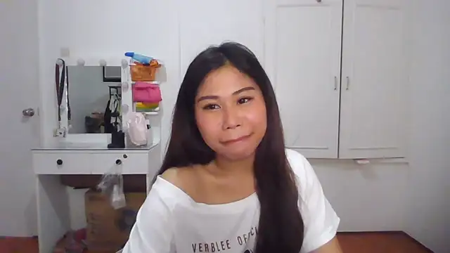 CathleenLaurole online show from June 30, 2026, 5:51 am