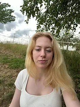 Snapshot of CarlottaRose chatting on July 1, 2026, 12:38 pm CarlottaRose online show from July 1, 2026, 12:38 pm