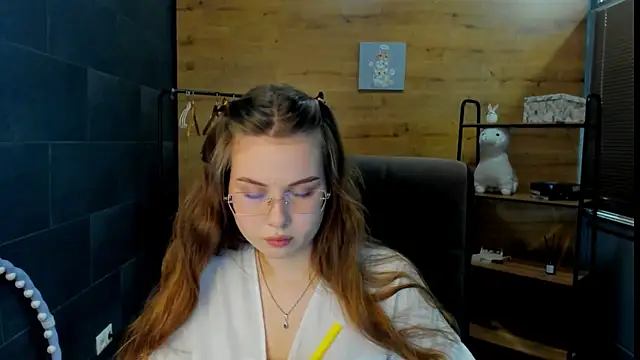 KellyyPalmer online show from July 16, 2026, 8:55 am