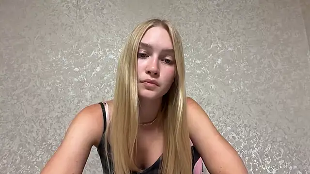 blondegirl2026 online show from July 3, 2026, 6:25 pm