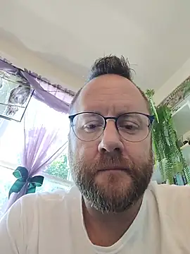 Snapshot of 1machine1guy chatting on July 8, 2026, 8:20 pm 1machine1guy online show from July 8, 2026, 8:20 pm