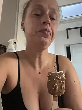 nadiaxxsweet online show from July 10, 2026, 4:18 pm