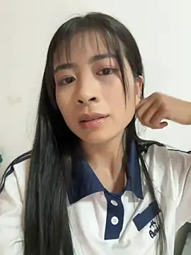 yiyiya520 online show from July 12, 2026, 8:15 am