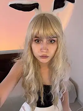 Snapshot of Charlotte_Pretty chatting on July 14, 2026, 10:21 am Charlotte Pretty online show from July 14, 2026, 10:21 am