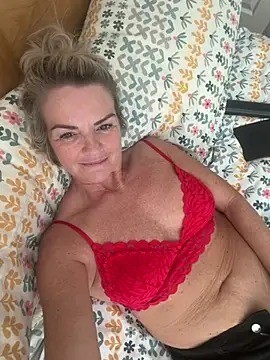 Holly-BlondeMILF44 online show from July 16, 2026, 2:58 pm
