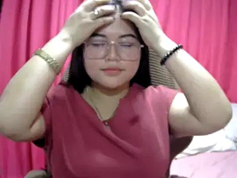 Hotscarlet18 online show from July 14, 2026, 5:01 am