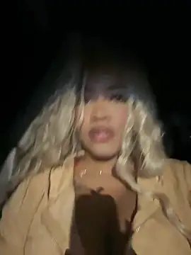 riri brunnete online show from June 26, 2026, 4:29 am