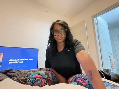 queenGypsy24 online show from December 17, 2024, 4:56 am