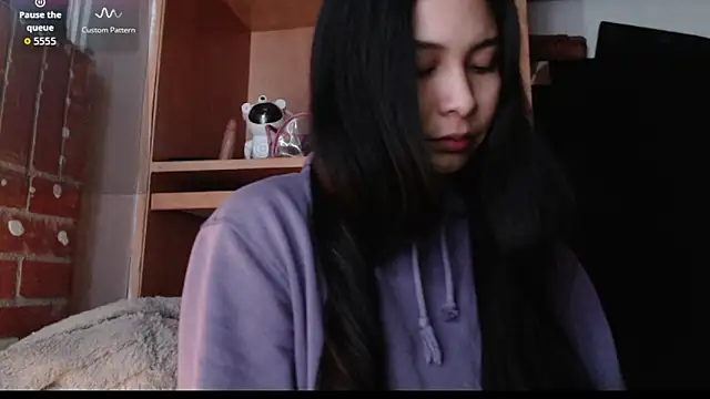 evolet01 online show from May 24, 2026, 4:56 am