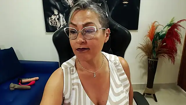 Tamara Luaren online show from July 27, 2026, 9:22 pm
