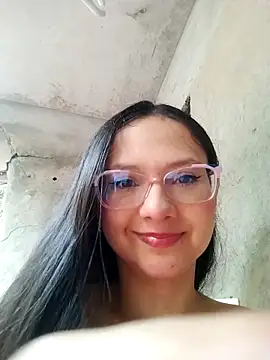 Camilatinass  online show from April 7, 2026, 12:07 pm