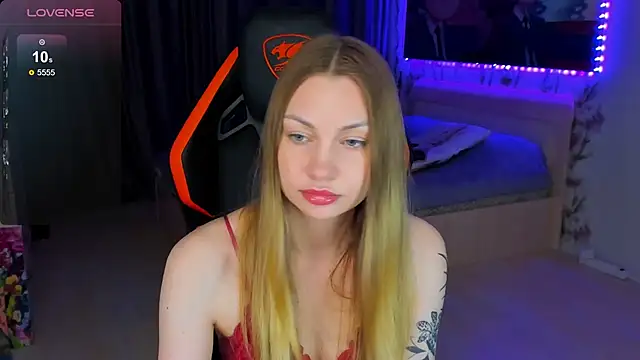 BiMolly online show from June 17, 2026, 9:36 pm