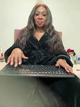 Bootyliciouse21X online show from June 21, 2026, 4:29 am