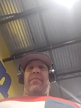 trucker1979 online show from May 24, 2026, 9:09 am