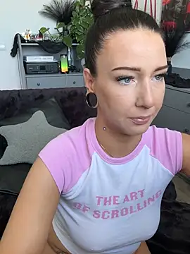 Trixie-Tainted online show from June 22, 2026, 12:35 pm