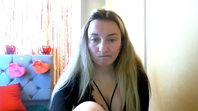 Snapshot of SusanCurt chatting on February 17, 2026, 12:02 pm SusanCurt online show from February 17, 2026, 12:02 pm