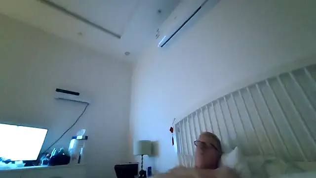 Snapshot of theSecretBallerino chatting on November 11, 2025, 8:58 pm theSecretBallerino online show from November 11, 2025, 8:58 pm