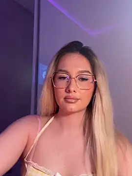 mollyxxx online show from June 7, 2026, 3:23 am