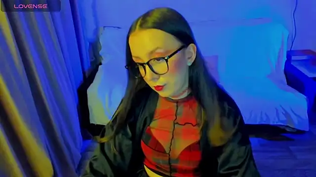 CurlySteph online show from July 10, 2026, 7:14 pm
