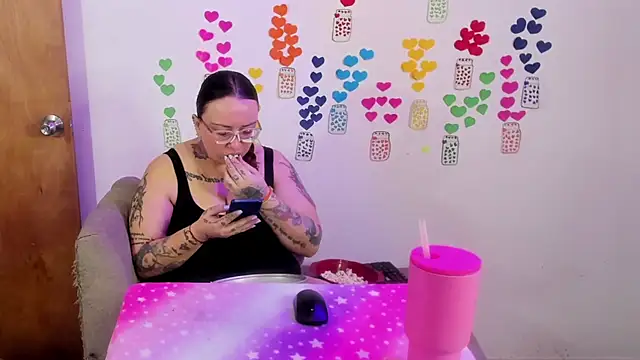 MiaYMolly online show from June 24, 2026, 11:24 pm