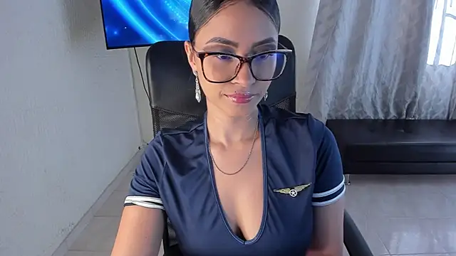 PaulinaBelushi online show from June 18, 2026, 8:36 pm