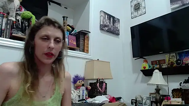 Candy-apple online show from October 30, 2025, 1:15 am