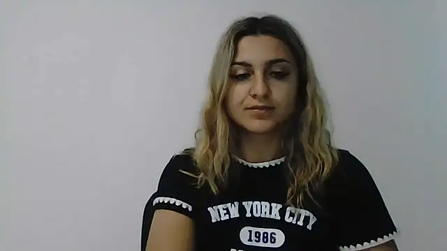 NicolePlay online show from June 10, 2026, 5:19 am