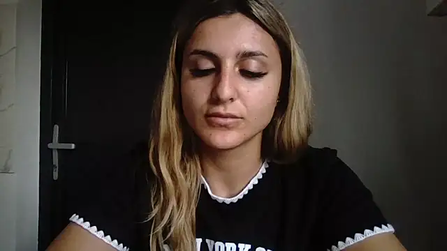 NicolePlay online show from June 3, 2026, 1:45 pm