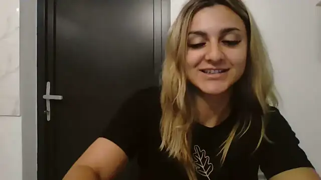 NicolePlay online show from June 4, 2026, 2:38 am