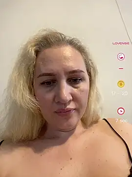 YourBlondee online show from June 12, 2026, 12:30 am
