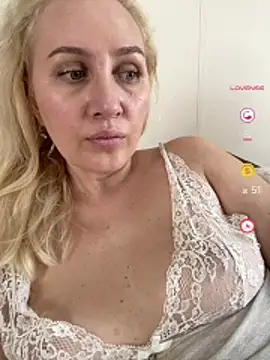 YourBlondee online show from June 18, 2026, 10:20 am
