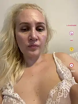 YourBlondee online show from June 17, 2026, 1:54 pm