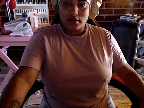 Snapshot of Hilarybunnyy chatting on March 9, 2026, 5:16 pm Hilarybunnyy online show from March 9, 2026, 5:16 pm