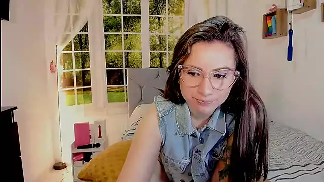 vanessabrown  online show from June 19, 2026, 9:42 pm