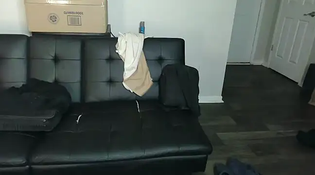 Snapshot of EntitledMistress chatting on January 10, 2025, 9:55 am EntitledMistress online show from January 10, 2025, 9:55 am