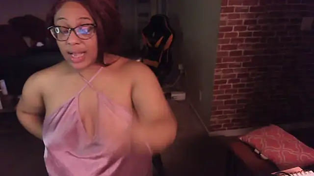 Snapshot of EntitledMistress chatting on December 20, 2024, 9:32 am EntitledMistress online show from December 20, 2024, 9:32 am