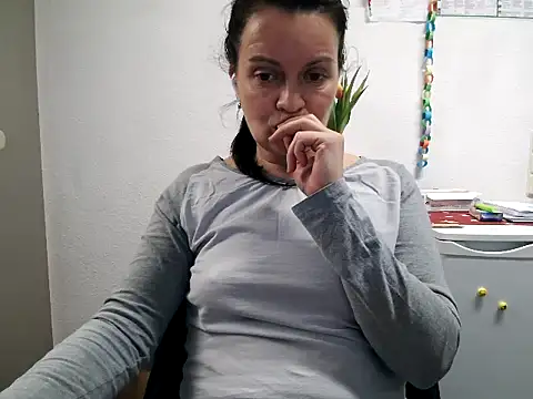 LoveNBloom online show from February 19, 2025, 8:10 pm