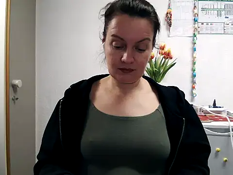 LoveNBloom online show from February 8, 2025, 6:22 pm