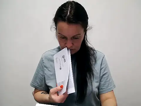 LoveNBloom online show from December 4, 2024, 5:38 pm