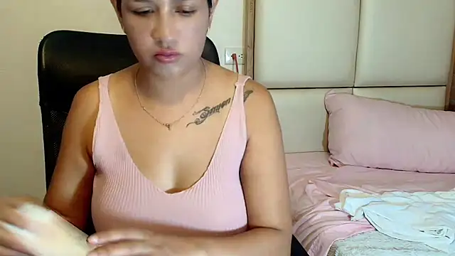 sara2520 online show from May 1, 2026, 11:10 pm