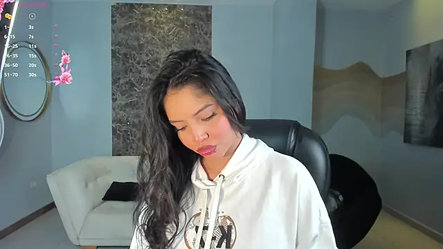 NinaMichelle online show from June 5, 2026, 10:43 am