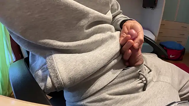 areo2002 online show from January 2, 2025, 2:35 pm