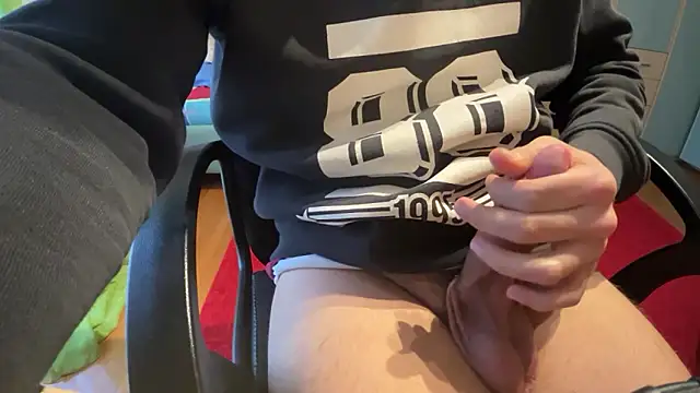 areo2002 online show from December 7, 2024, 2:52 pm