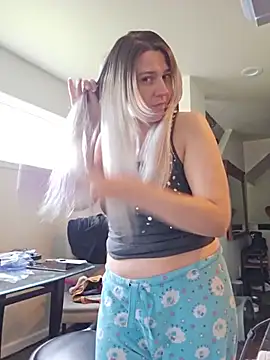 ScarletCallings420 online show from June 25, 2026, 3:37 am