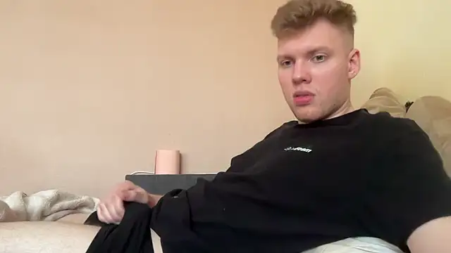 sexybooii6968 online show from April 28, 2026, 11:47 am