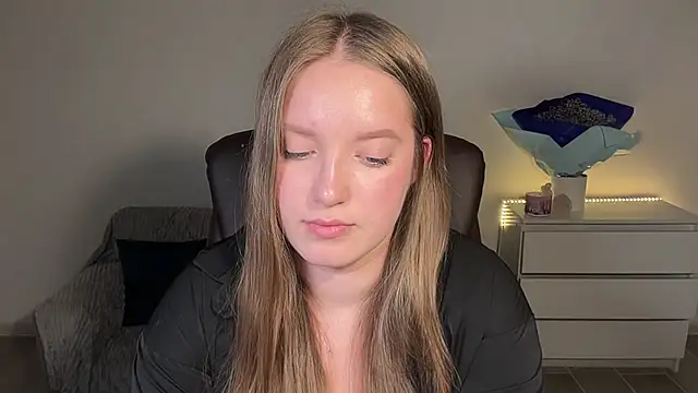 EvaMaddison online show from May 14, 2026, 8:28 pm