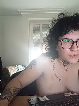 callmelouve online show from October 9, 2025, 12:17 pm